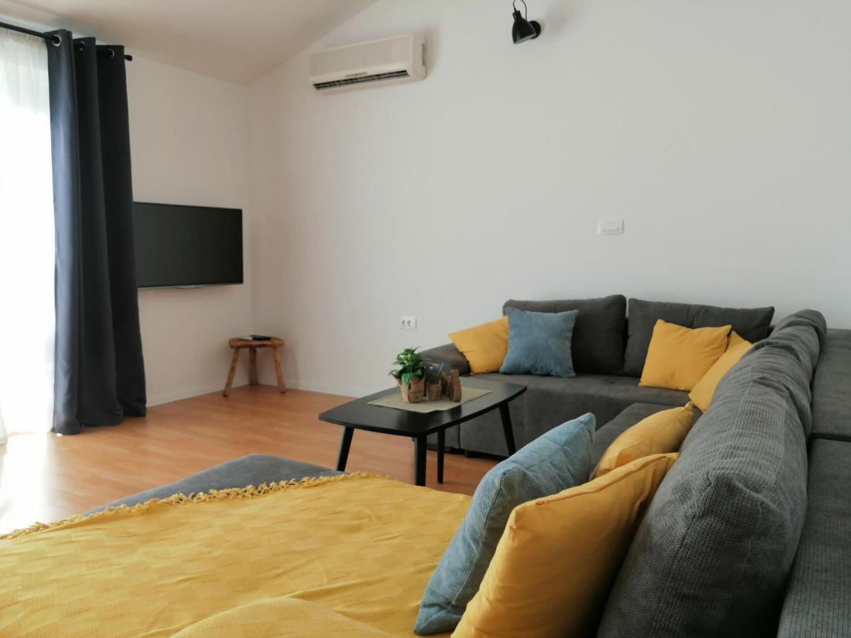 Apartment Near The Sea-Self Check-In Podstrana Exterior photo